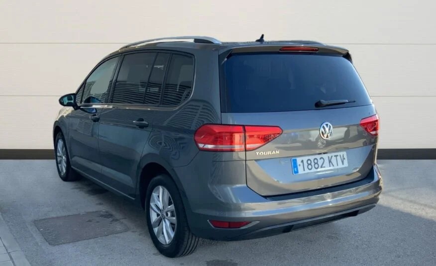 Volkswagen Touran 2019 foto 2