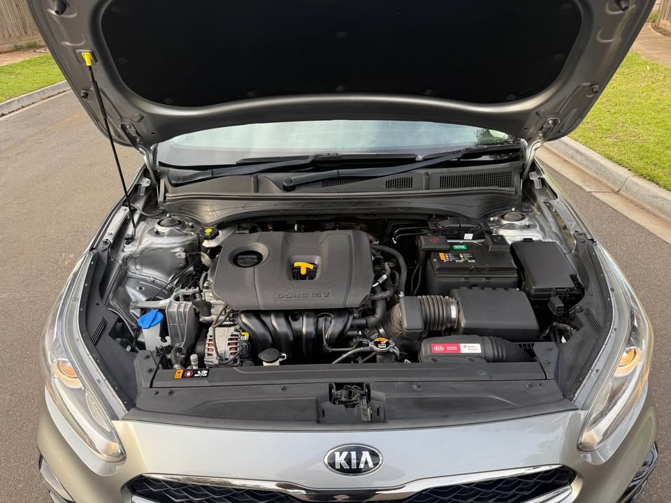 Kia Cerato - engine bay